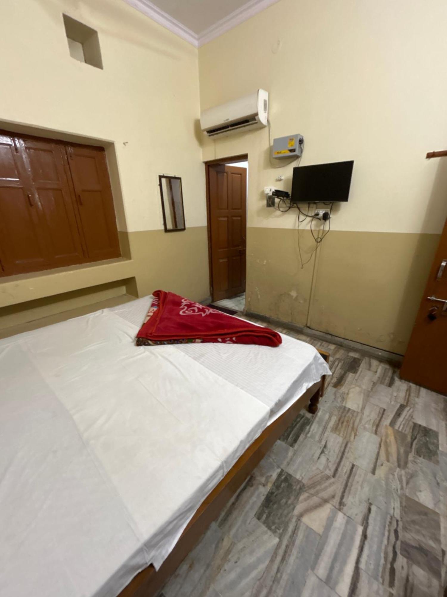 Satsang Lodge Варанаси Экстерьер фото